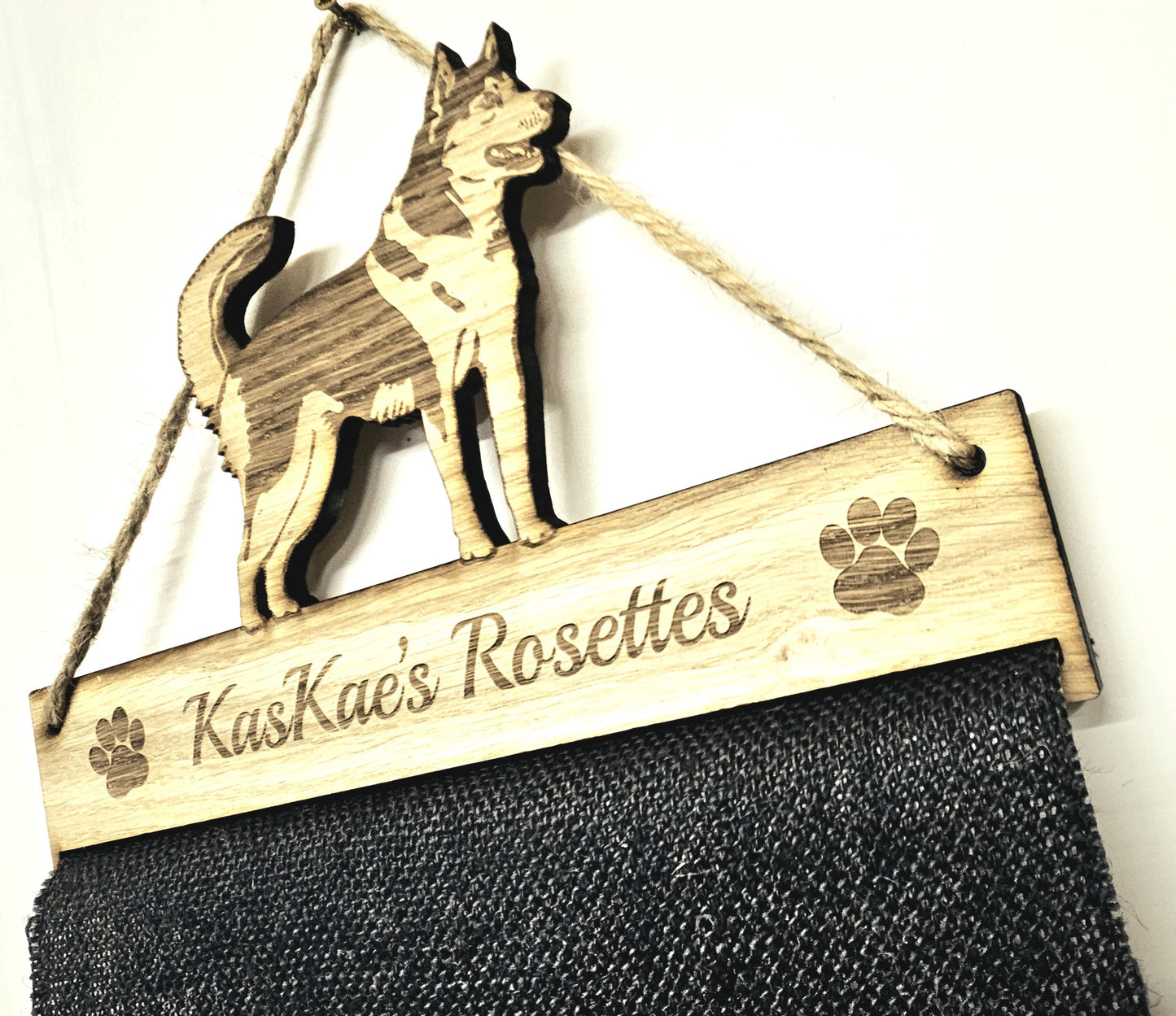 Alaskan Malamute Rosette Holder – Personalised Dog & Puppy Medal Display